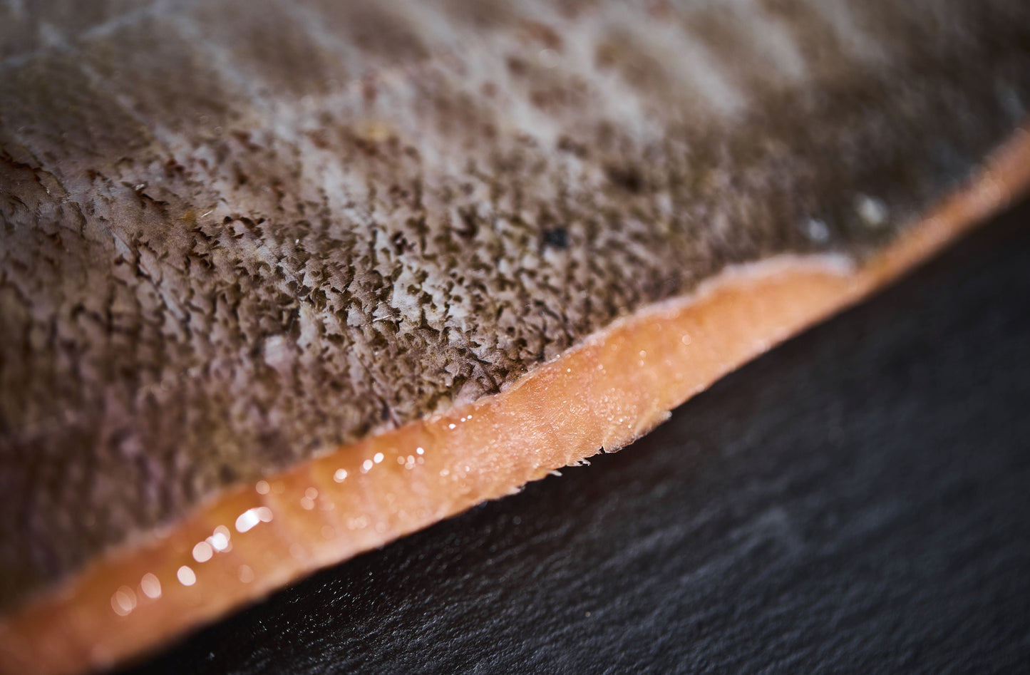 0,8 – 1,2 kg - Räucherlachs Filet - mit Haut, ungeschnitten (TK)