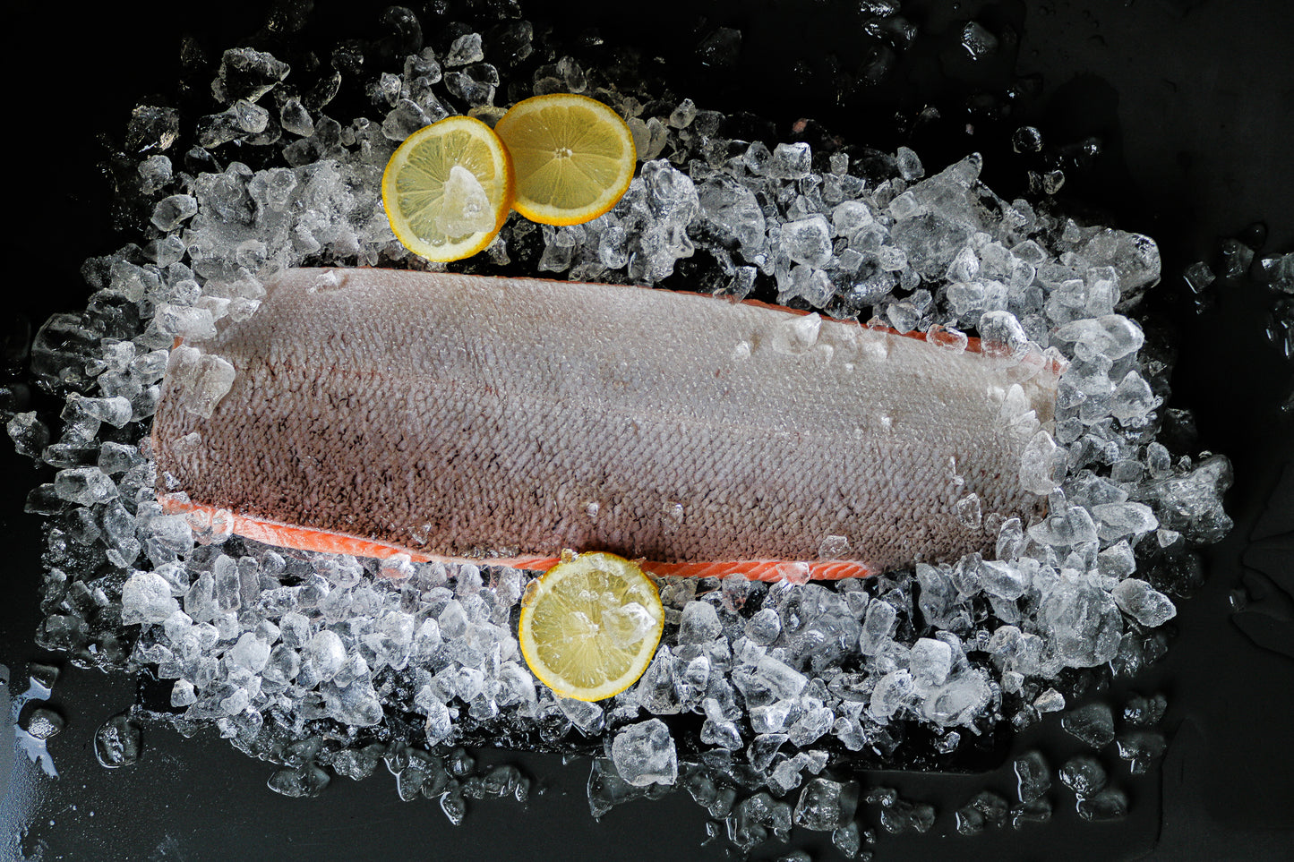 Tiefkühlfrisch - LandLachs-Räucherlachs - Filet, eine Seite, mit Haut